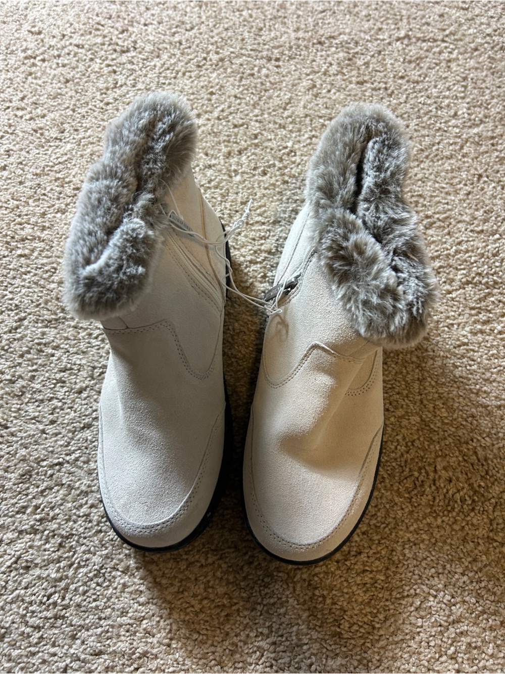 Khombu Women's Gray Faux Fur Winter Snow Boots Side Zip Insulated Size 7M
